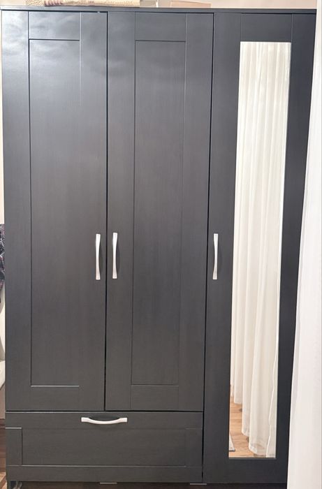 Шифоньер или шкаф для вещей