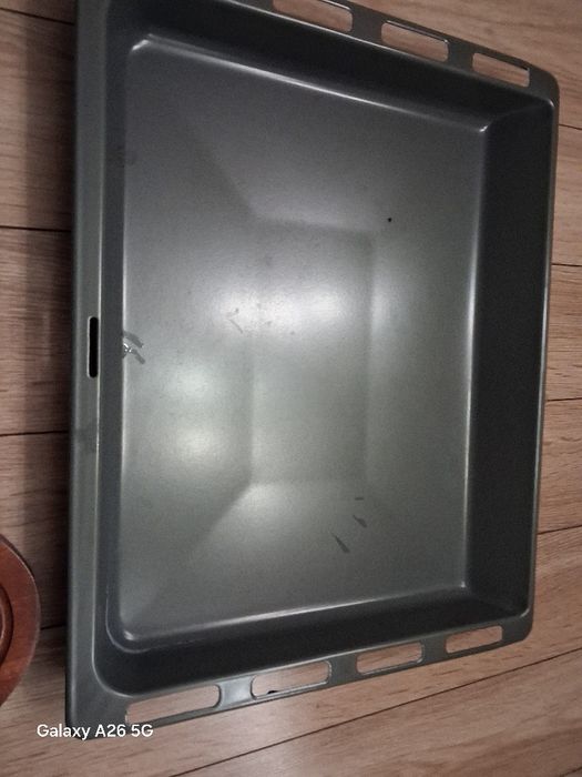 Тава на за фурна AEG,Дъска за рязане и фруктиера за 30 лв.всичо