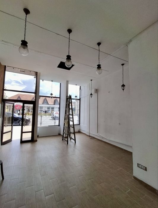 De inchiriat spatiu comercial central, 34mp (Geamuri Late)