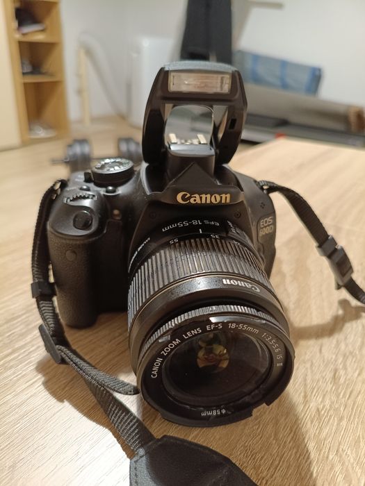Aparat foto DSLR Canon 600D + Obiectiv si Geanta