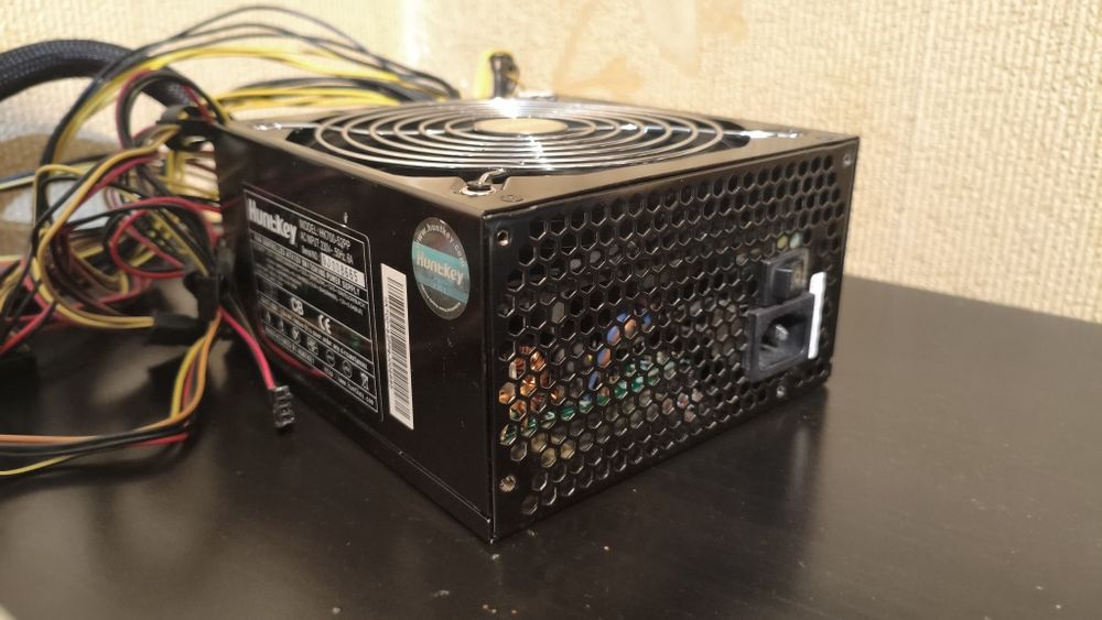 Блок питания HuntKey 700W