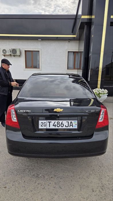 Avtomobil moshina Lasetti