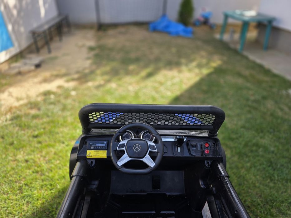 Mare Mercedes UNIMOG 4X4 pentru copii - baterie nouă
