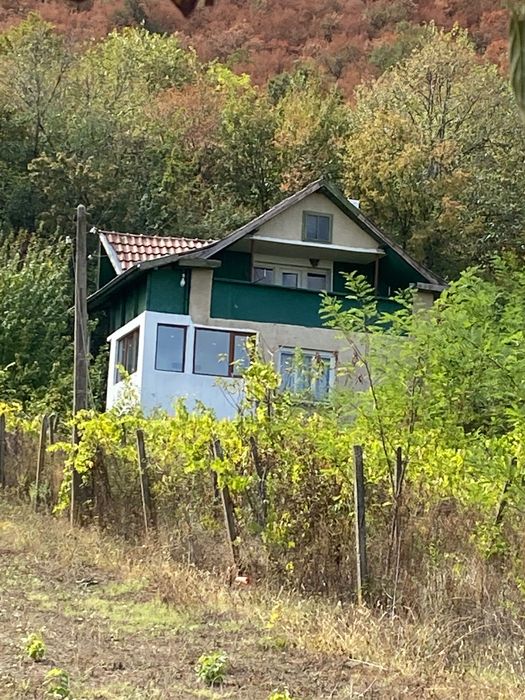 Продавам Двуетажна Вила с гараж