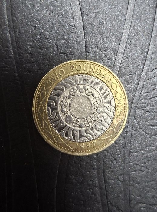 Vând moneda  Regina Elisabeta