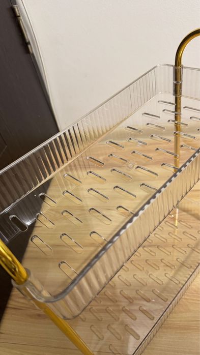 Etajera baie eleganta din acril cu manere auriu