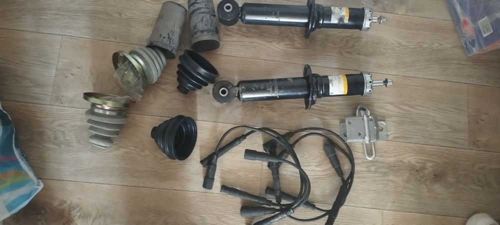 запчасьти на ауди 100.с4