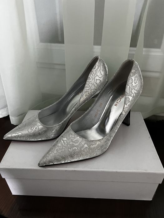 Продаются женские туфли