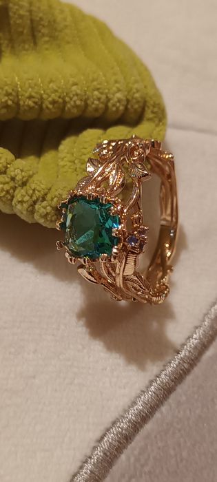 Inel superb marime mare cu piatra verde