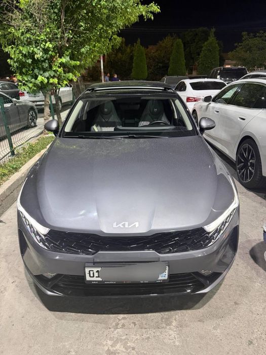 Kia K5 2024 comfort plus pozitsa mokri asfalt