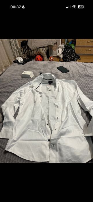 Cămașa H&M nouă cu eticheta
