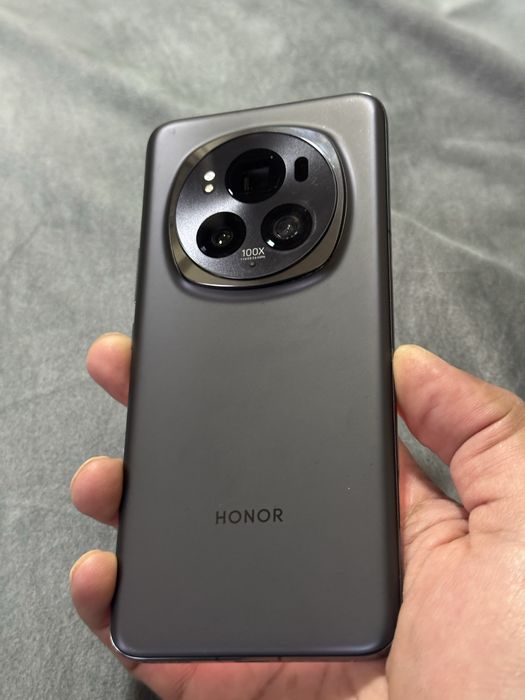 Honor magic 6 pro.  512 GB