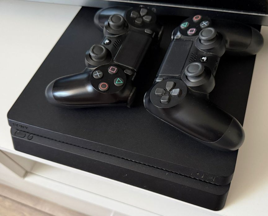 Продам приставку PS 4