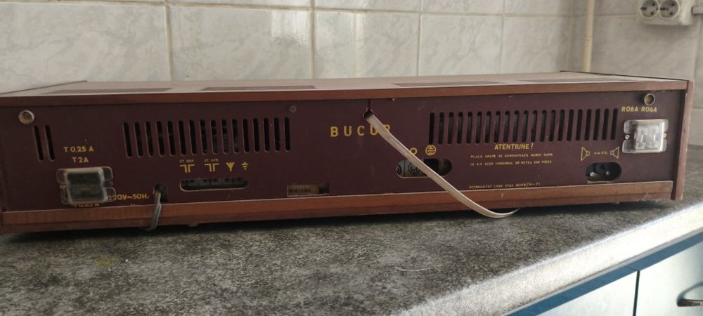 Vând radio vechi Bucur 6