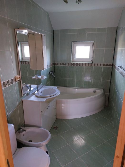 Casă de vânzare - 5 camere, zona Cornișa