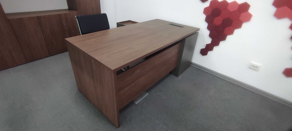 Срочно распродажа офисная мебели в комплекте