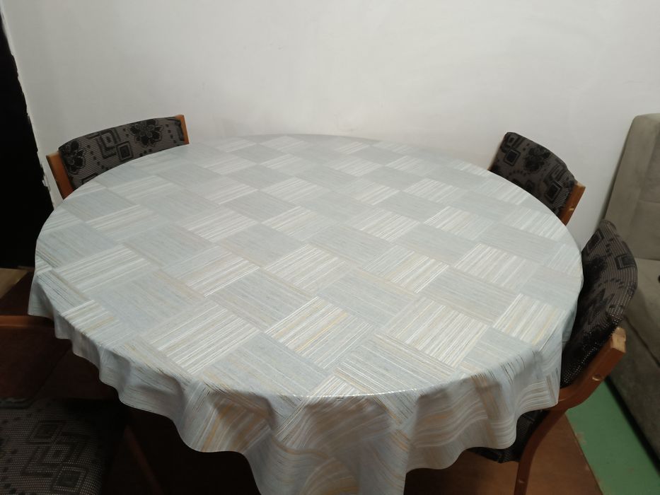 Продам стол круглый в нормальном состоянии