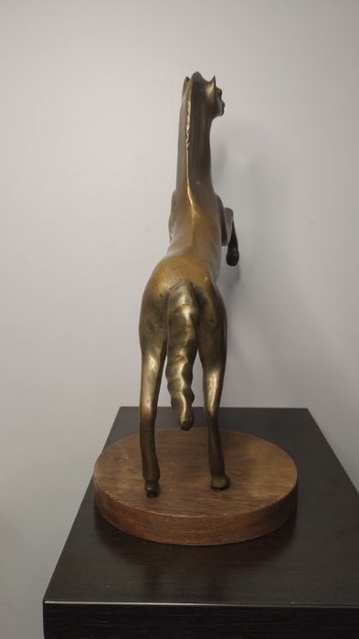 Много красива, нестандартна, стилизирана статуетка на кон. Месинг.