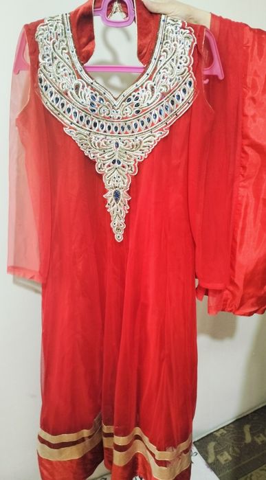 Продаётся Платье с украшениями. Ручная работа.