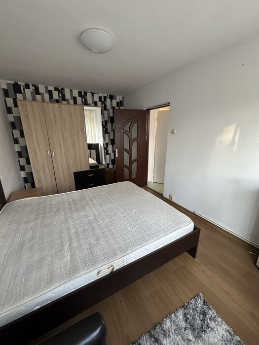 Inchiriez apartament cu  2 camere zona podu ros !