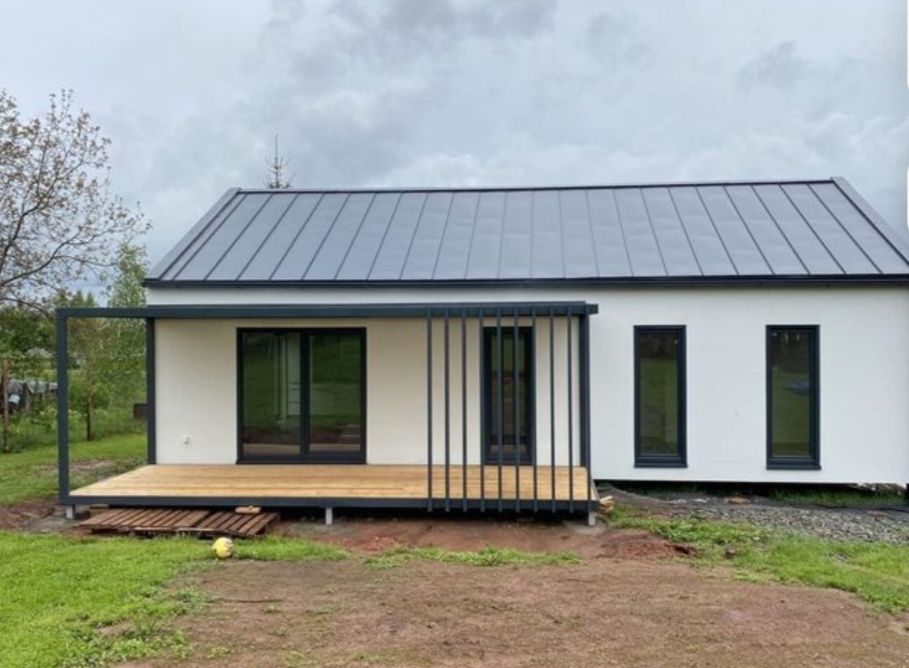 Case pe structura metalica îlvelit cu panou sendwichi