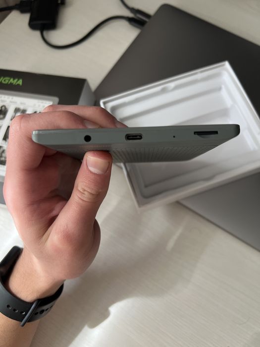 Электронная книга Digma E2