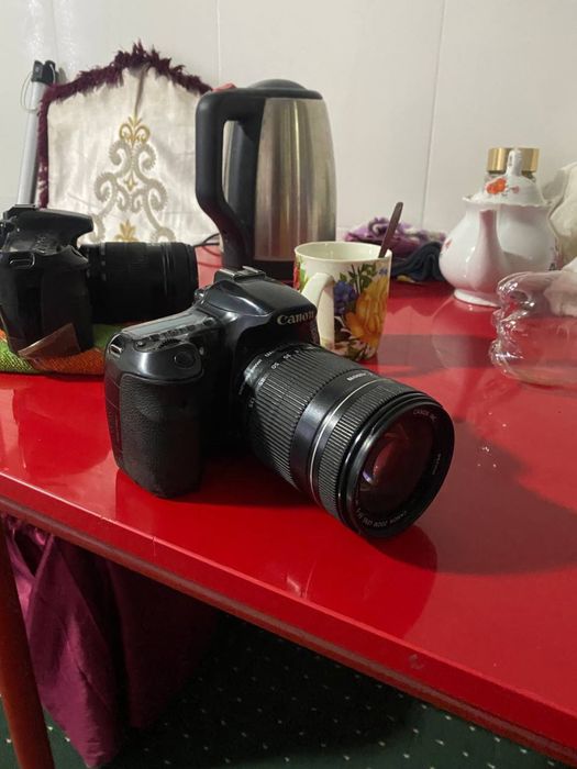 Canon 60D srochno sotiladi