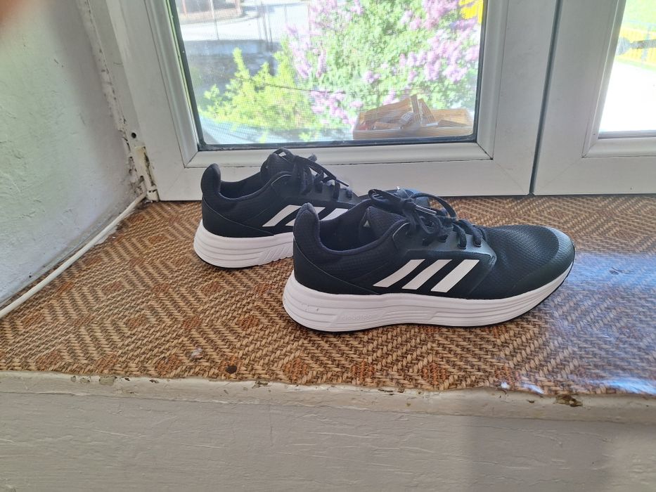 Маратонки адидас 44,5номер