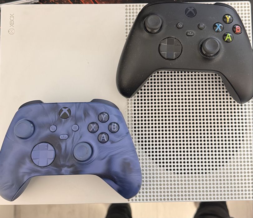 Vand xbox one s(pachet complet+volan+pedale+jocuri+2 Controllere)