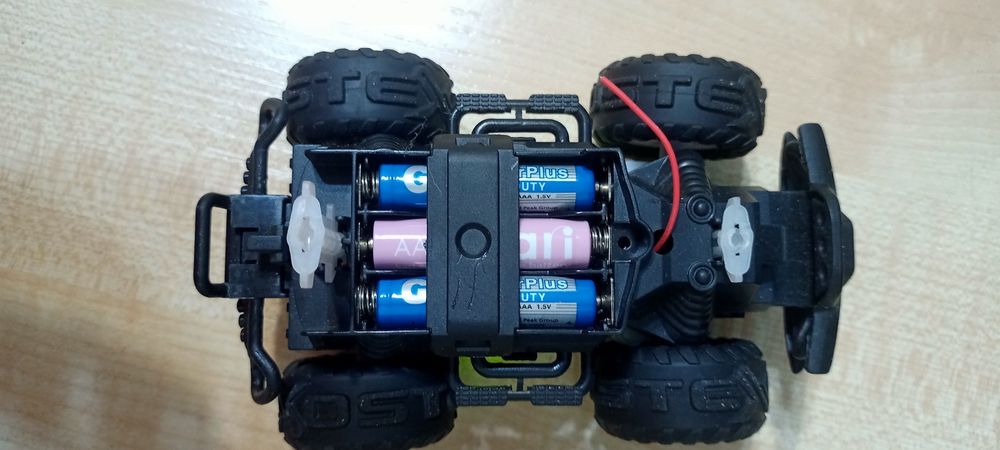 Машинка на пульте управления