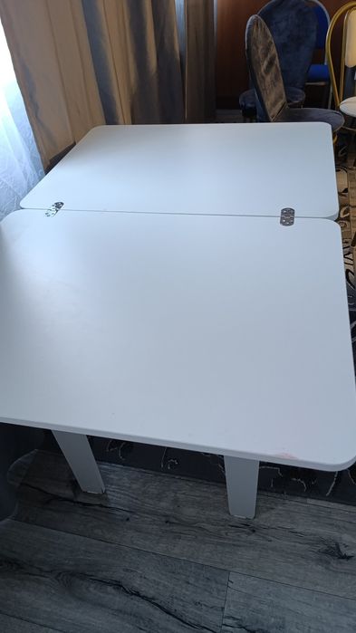 Стол со стульями