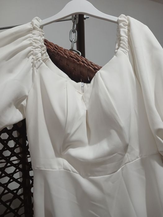 Продам платья и костюм