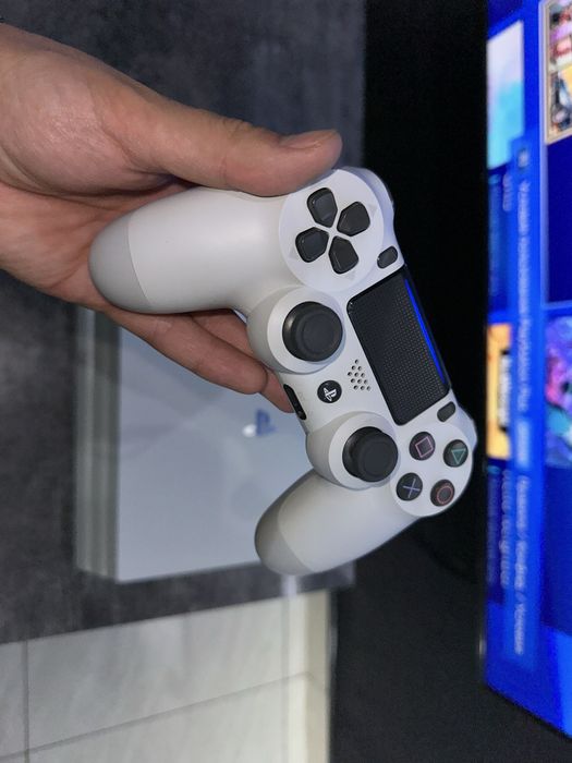 Идеальный PS4 PRO, 1TB, игры+джойстик+коробка!