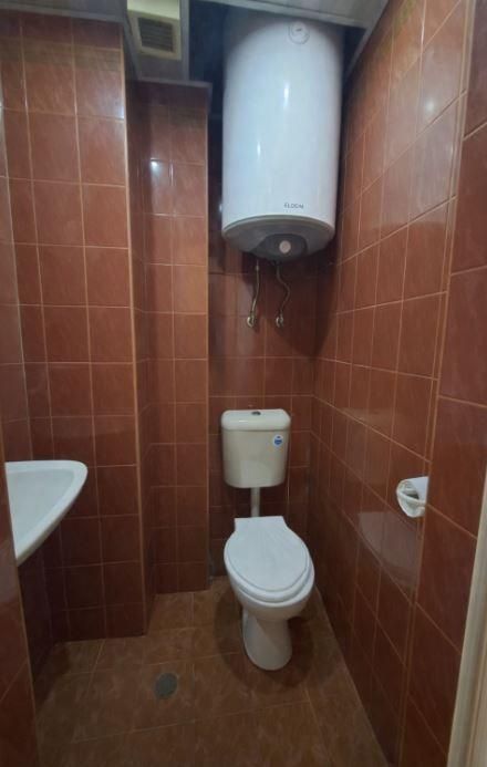 Дава се под наем Тристаен апартамент в Варна, ЖП Гара - 98 кв.м за 827.73 € - Снимка #13