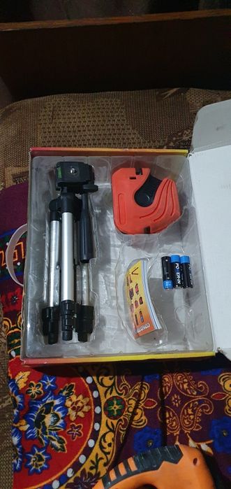 Продаётся Лобзик и Лазер бу в отличном состоянии оригинал. Цена 600.ты