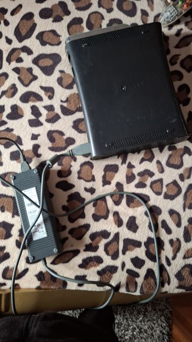 Vând Xbox 360 în stare bună