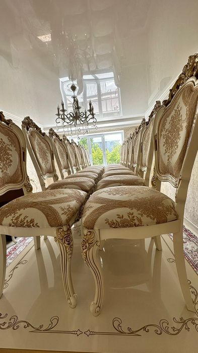 Стол для гостиной