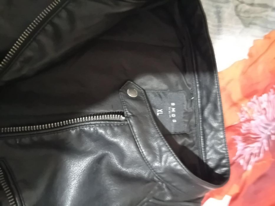 Jeaca de piele purtata de câteva ori