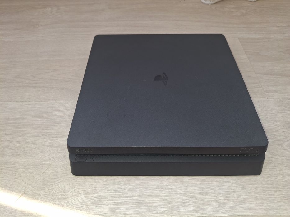 Ps4 slim 500gb с 2 игри