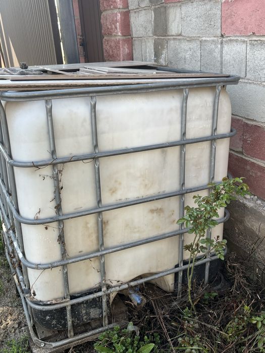 Емкость для воды 1тонн