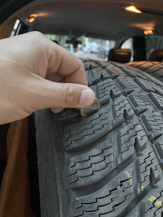 Продавам 4 гуми nokian 235 65 17