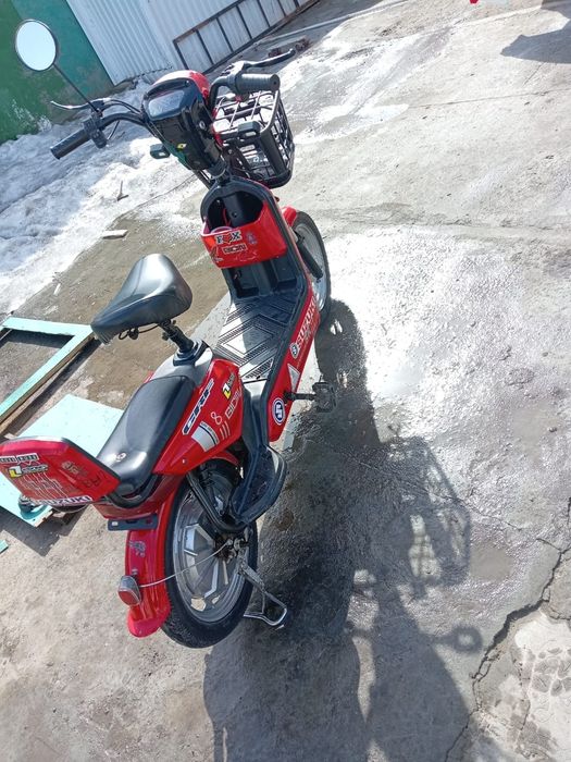 Продам скутер ск8