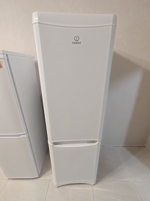Продам холодильник Indesit