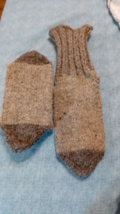 За топли крачета ръчно плетено  вълнени чорапи