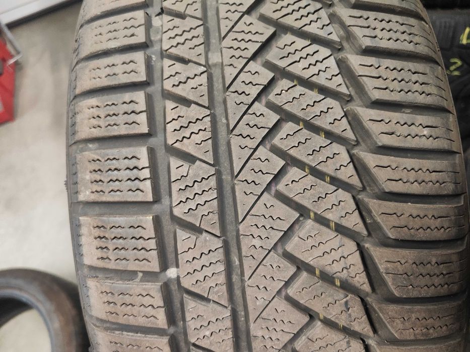 2бр.зимни гуми 235/55/17 Continental