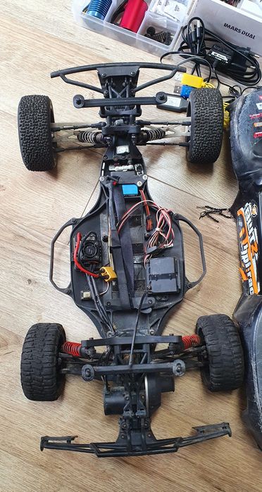 Automodel Hpi Blitz Flux 1/10 3s 4 baterii+ multe piese.