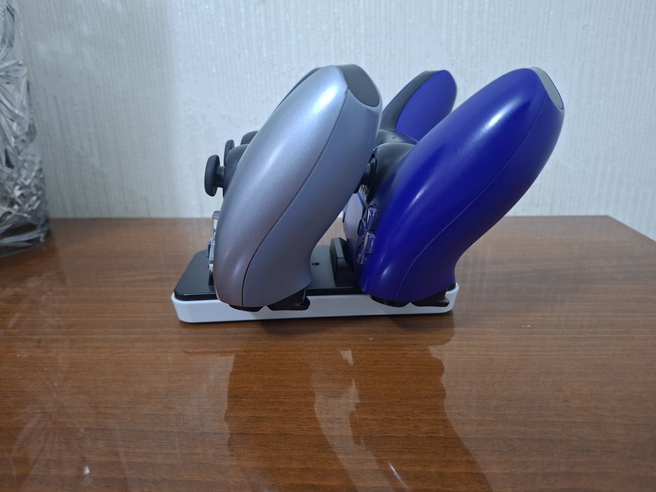 Зарядная станция для PlayStation 5