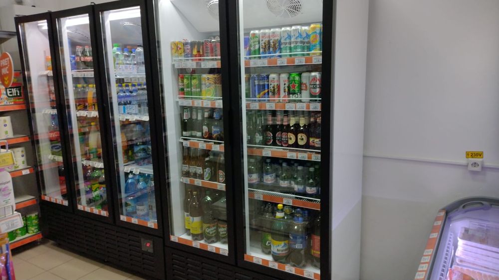 Vitrina Frigorifica Verticala cu 2 usi, 98 cm lungime