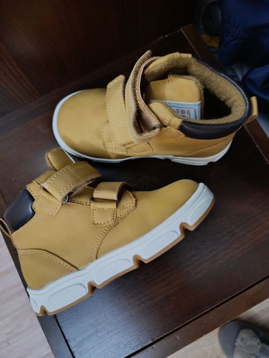 Продам детские демисезонные ботинки