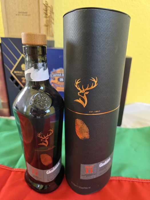 Празни бутилки от уиски